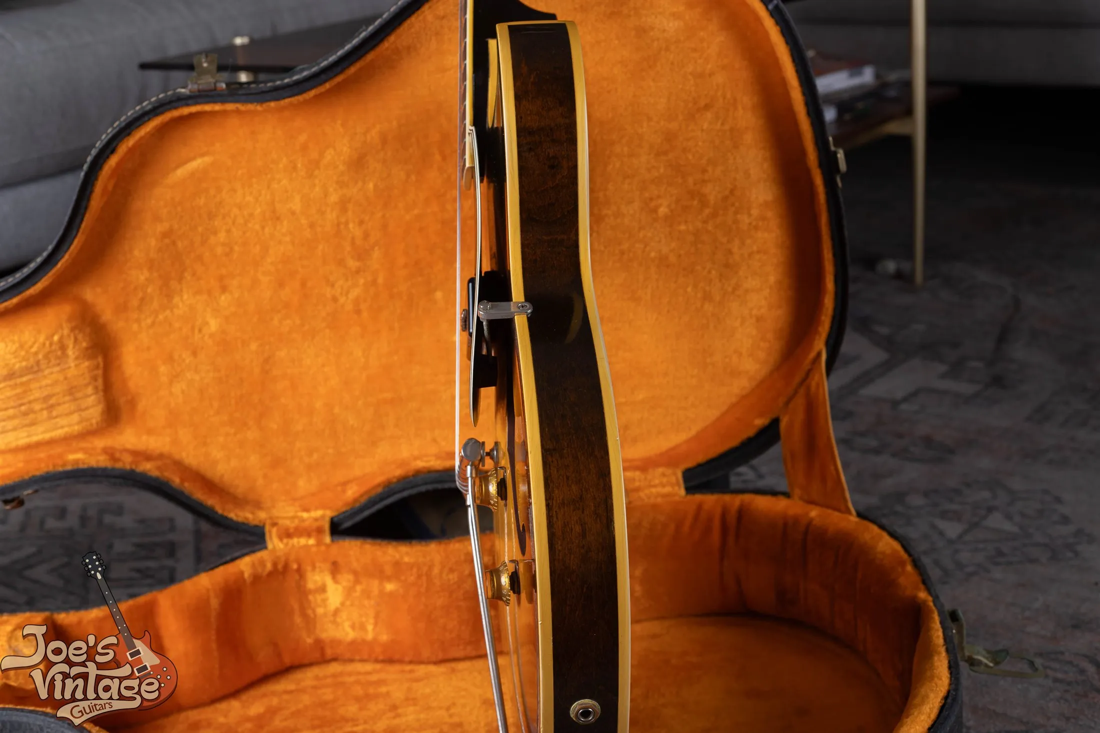 Thin body depth and side output jack of a 1958 Gibson ES-225T