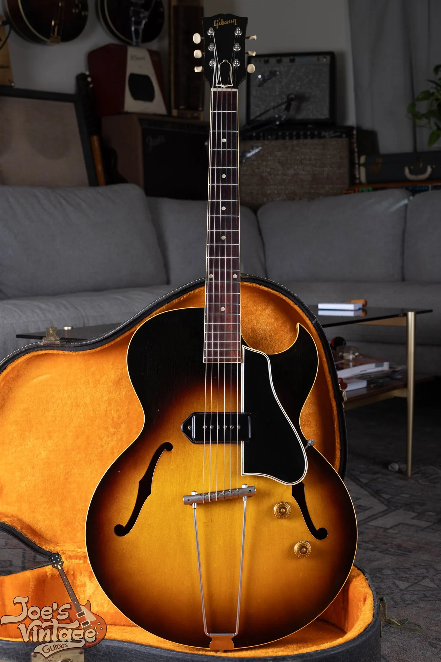 Full front of a 1958 Gibson ES-225T with one center P-90