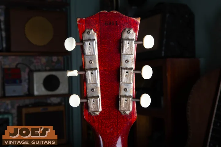 Four-digit ink serial 6811 on the back of a late-1958 Gibson Les Paul Junior headstock