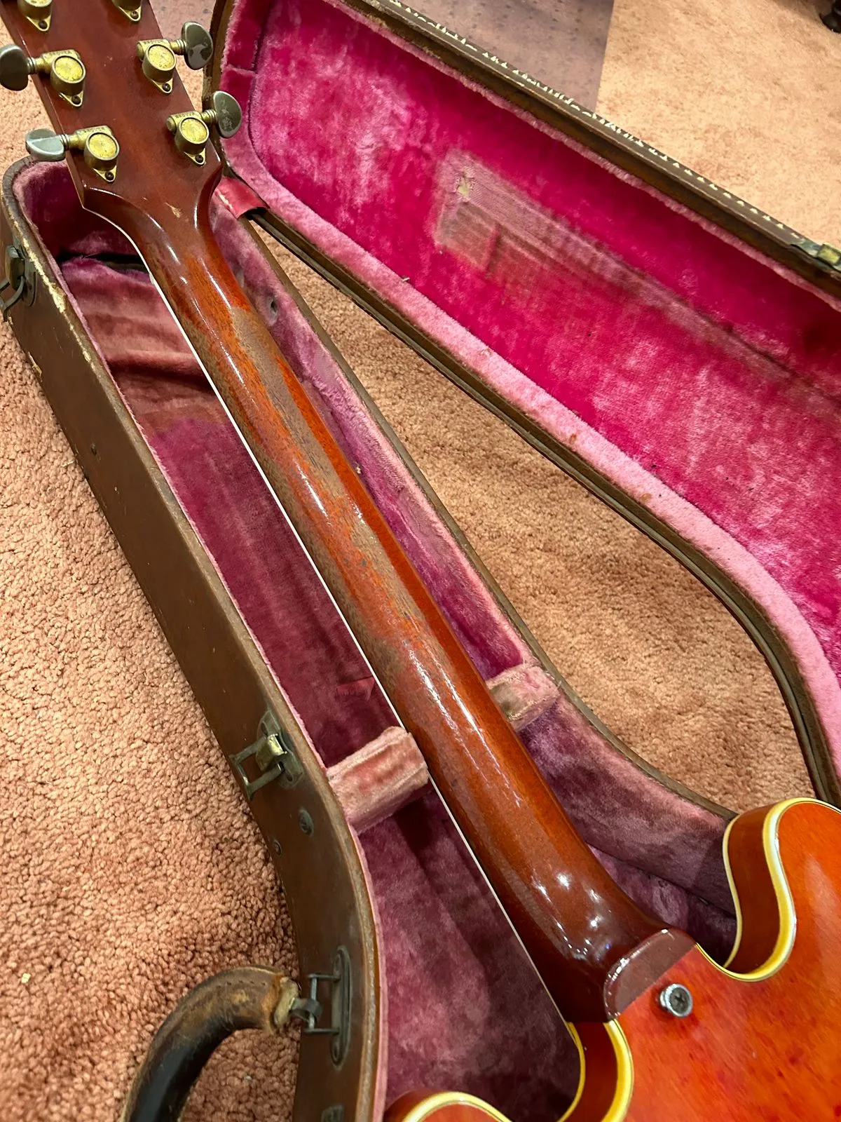 Back of the 1959 Gibson ES-355 neck showing playwear inside the pink-lined case
