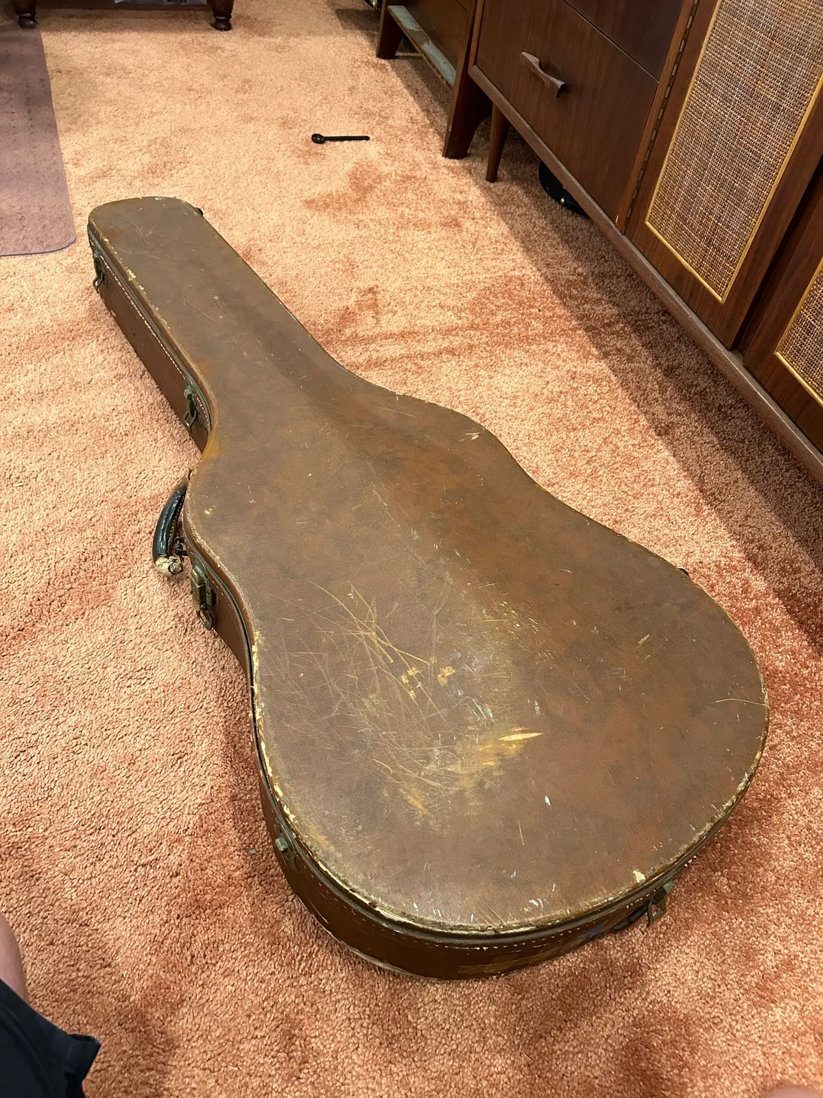 Worn brown hardshell case that stayed with the 1959 Gibson ES-355