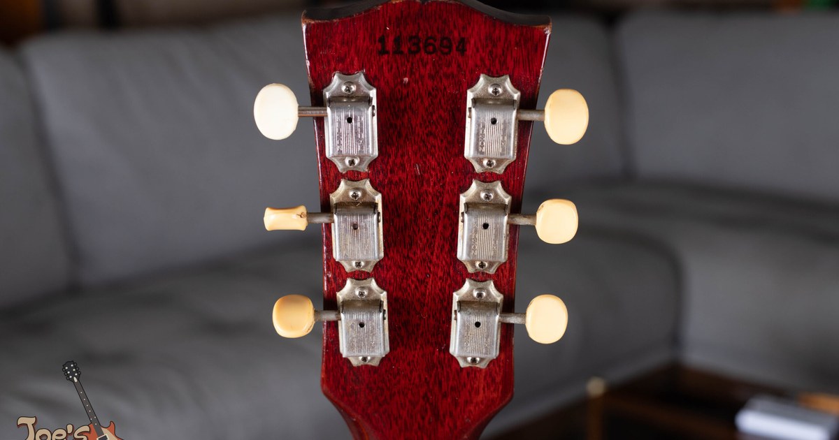 Double-line Kluson Deluxe tuners on a vintage Gibson ES-335