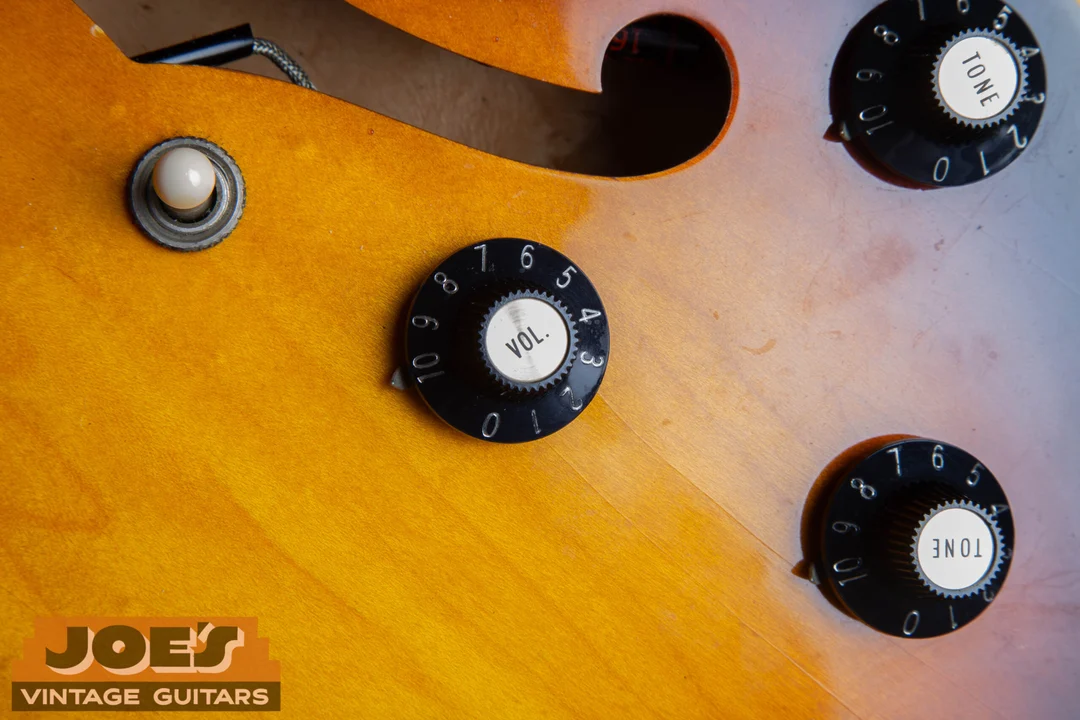 Black witch-hat volume and tone knobs with ribbed centers on a sunburst 1968 ES-335