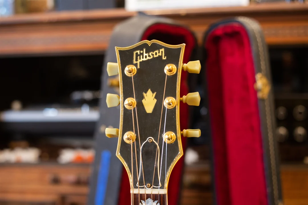 1986 Gibson J-200 headstock with squared closed letters and high o to n connection