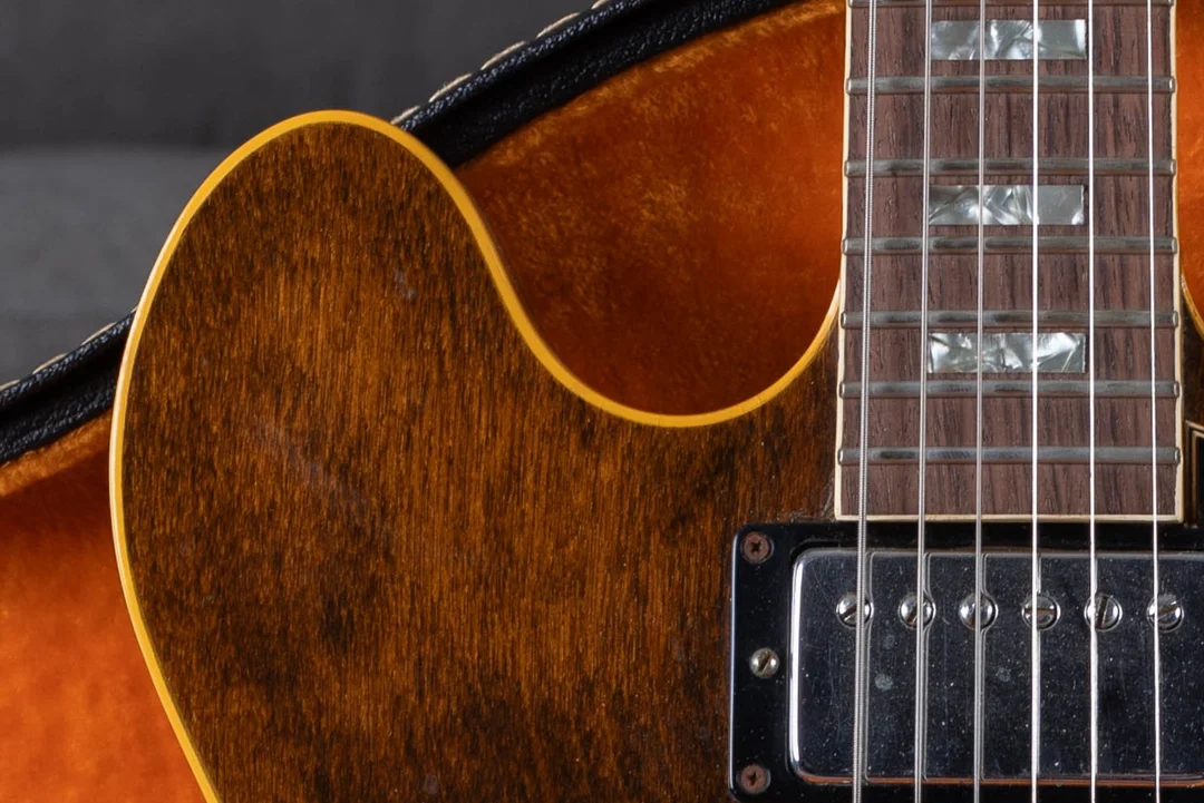 More pointed cutaway horn beside small block inlays on a later ES-335