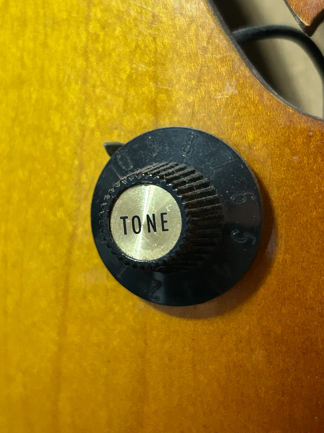 Black Gibson witch-hat knob with a flat numbered skirt and Tone cap