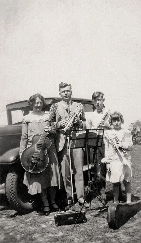 Homer and his family with the 1919 Gibson L-3